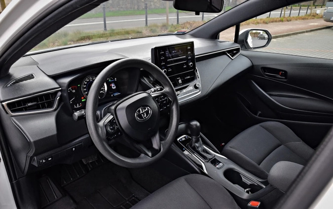 Toyota Corolla cena 63900 przebieg: 230000, rok produkcji 2019 z Boguchwała małe 529